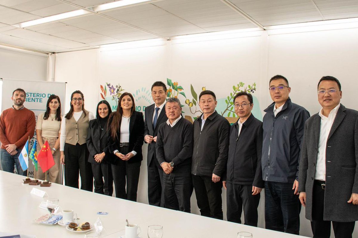 Daniela Vilar (@danyvilar) on Twitter photo 🇨🇳🫱🏾🫲🏽🇦🇷 Cooperación internacional para mejorar la gestión pública
Recibimos en <a href="/ambientepba/">Ambiente Provincia</a> a una delegación del Departamento de Ecología y Ambiente de Hubei, una provincia de China donde viven 62 millones de personas😅, y que desarrolló una fuerte impronta de gestión ambiental. 🇨🇳🫱🏾🫲🏽🇦🇷 Cooperación internacional para mejorar la gestión pública
Recibimos en <a href="/ambientepba/">Ambiente Provincia</a> a una delegación del Departamento de Ecología y Ambiente de Hubei, una provincia de China donde viven 62 millones de personas😅, y que desarrolló una fuerte impronta de gestión ambiental.