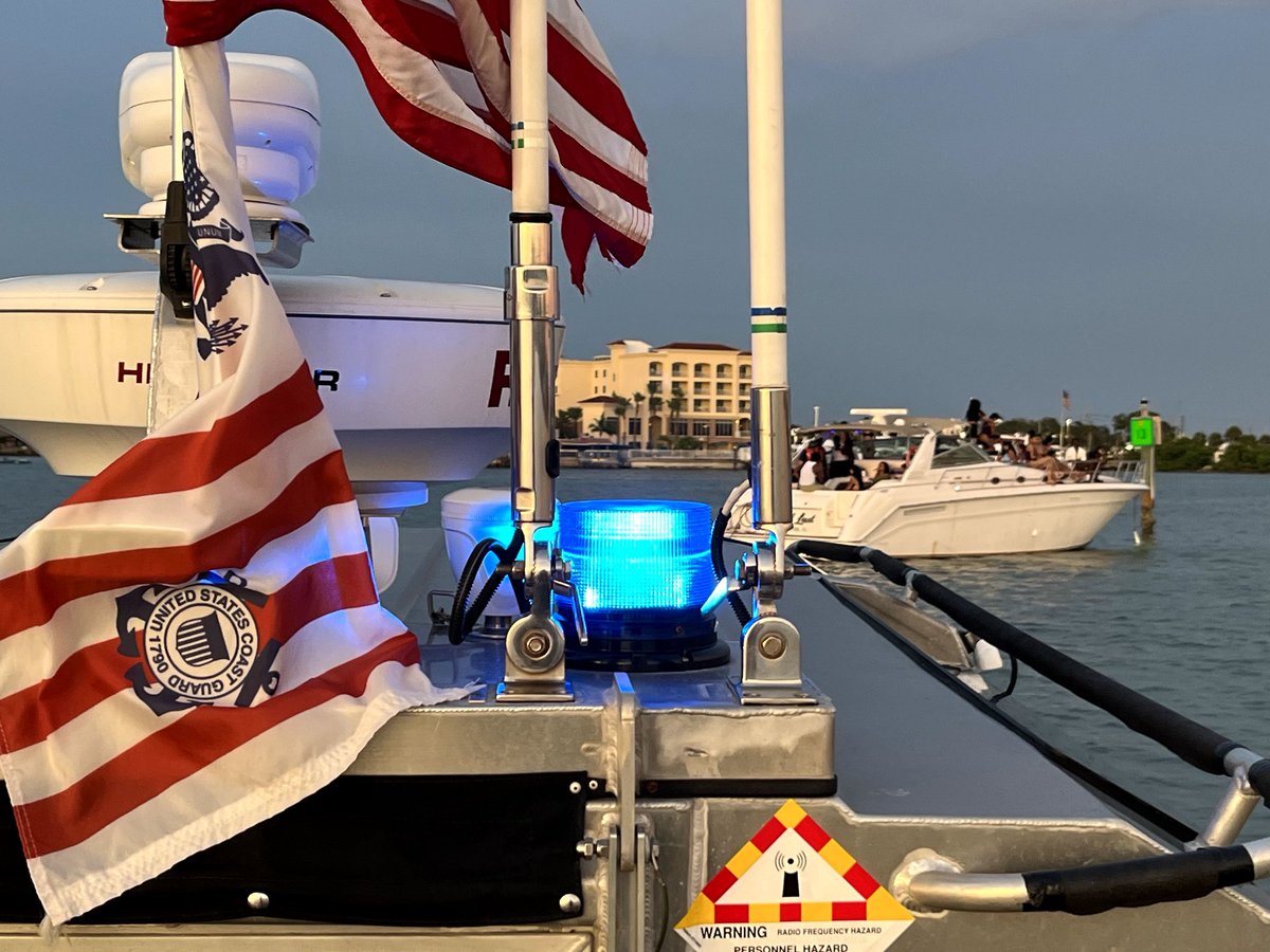 USCGSoutheast's tweet image. #BREAKING A @USCG Station Sand Key law enforcement crew terminated an illegal charter operating near Madeira Beach, Sunday.
📝 Read more: tinyurl.com/4mjns7wa
#USCG #CoastGuard #valuetonation #IllegalCharter #LawEnforcement