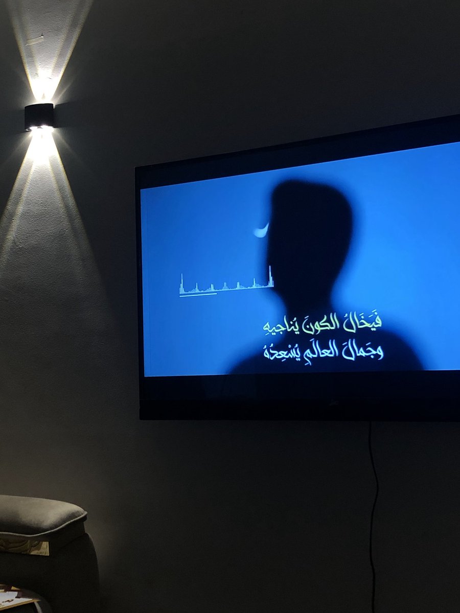 قد كان لهُ
قلب كالطّفلِ
يدُ الأحلام تُهَدهدُهُ