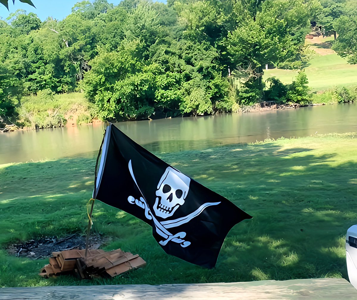 beetheviking's tweet image. Gotta be watch out on Spring River, those pirates will try to make you surrender the booty! Aaaarrrrrrgggg!