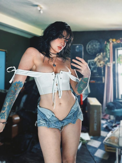 Watch Pσƙƙҽƚ 𝒾𝓈 𝓉𝓎𝓅𝒾𝓃𝑔...'s leaked NSFW photo on TwXstars