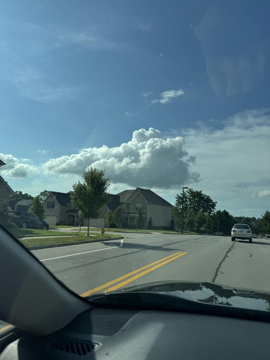Another day, another round of storms missing Masterson Station. Ok with me since we got a bad storm about a month ago. And here’s a kinda sorta Kentucky cloud from today. :) <a href="/Kentuckyweather/">Chris Bailey</a> <a href="/JimWKYT/">Jim Caldwell ⛈️</a>