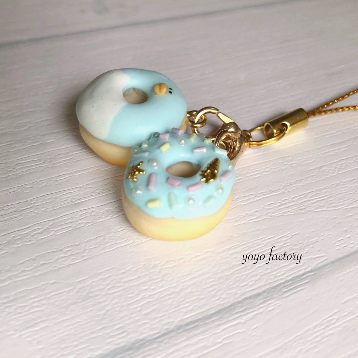 yoyo_factory_5's tweet image. おはようございます🩵
ペンギンくんドーナツのストラップ🐧
夏の海をイメージした作品です🍩🏝️
minne.com/items/43468411