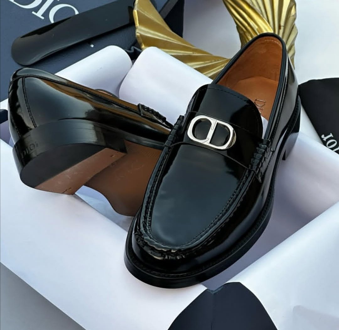 LeenaZane's tweet photo. Good shoe. https://t.co/k9nKUYyOSp