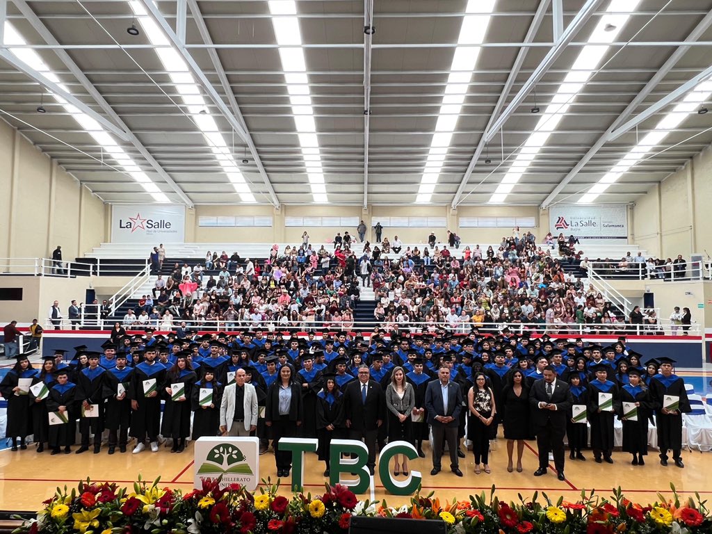 ¡Nada los detiene! En #Salamanca, 181 alumnas y alumnos de 12 Telebachilleratos Comunitarios vivieron su ceremonia de graduación. 
Hoy cierran un ciclo, pero la educación que llevan consigo será su impulso para volar más alto. 

¡Muchas felicidades! 🎓🚀