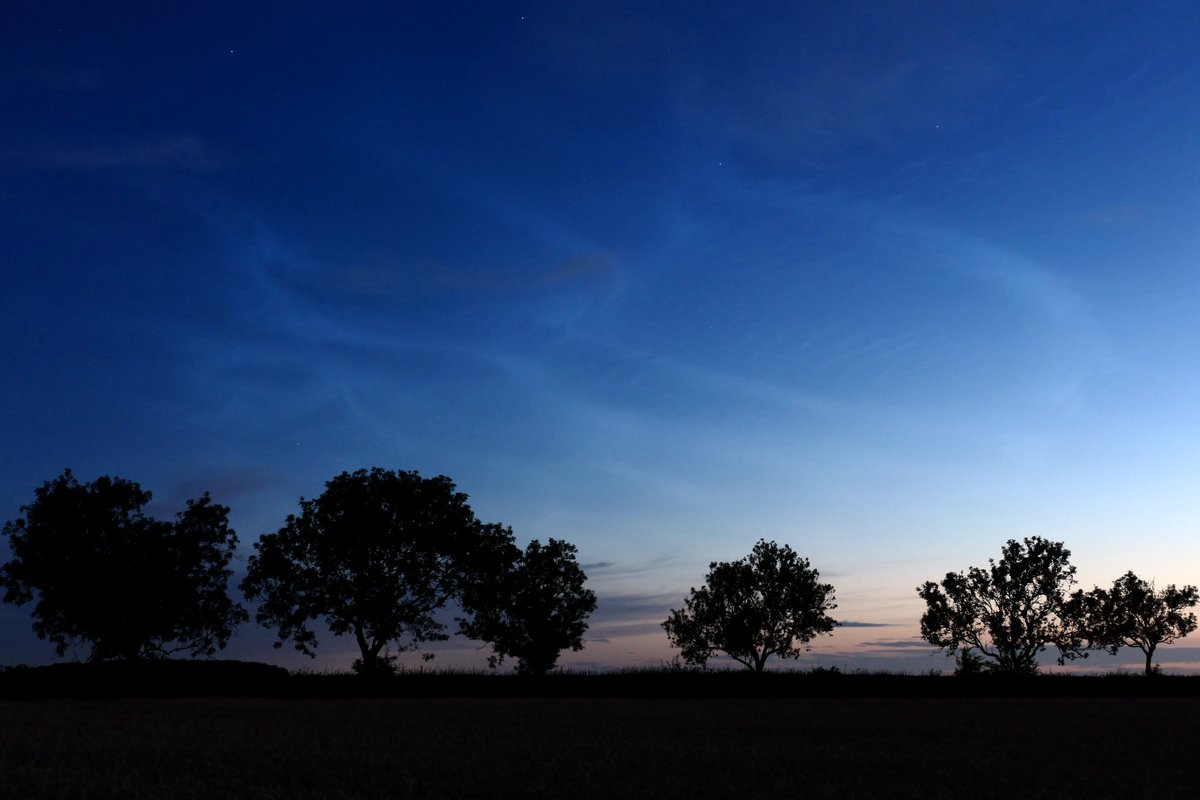 James_Akrill's tweet image. Last nights Noctilucent Cloud display from Bishopbridge between 02:30 and 04:00. Started bright then faded and then brightened and became more extensive with some good structure. @chunder10 @JAtanackov @MetJam_ @simon_weather @Jacksweatherch1 @sjb_astro @andy_stones @SnowbieWx