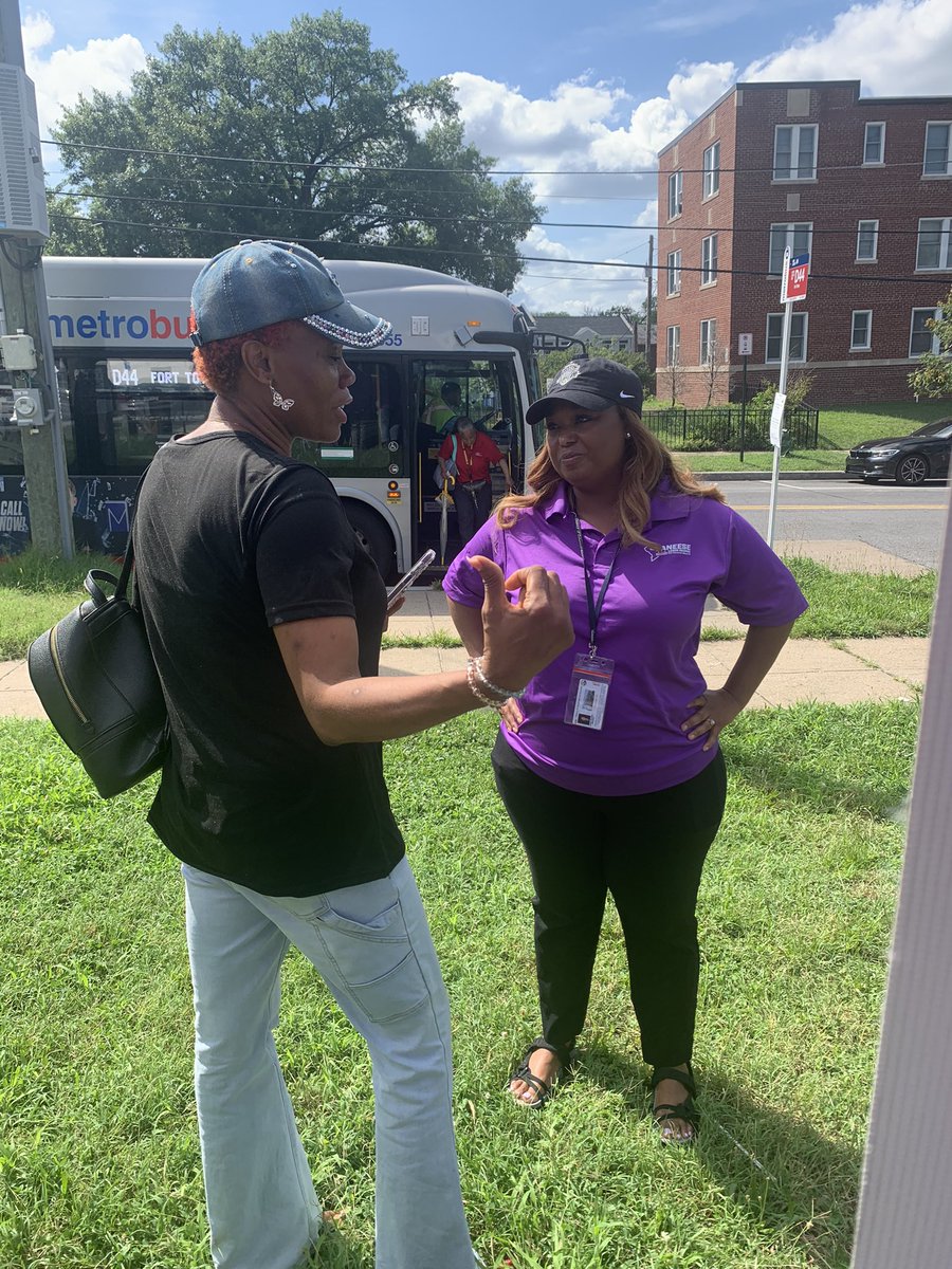 CMLewisGeorgeW4's tweet image. Kicked off our Ward 4 pop-ups strong at New Hampshire Ave & Farragut St in #BrightwoodPark!
Thanks to @DCPoliceDept, OPC, & DCPC for helping us support neighbors with resources and troubleshoot neighborhood concerns.
Join us on Thursday on the 400 block of Kennedy St!
