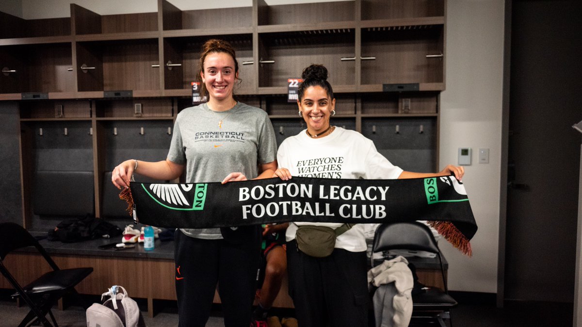 NWSLBoston's tweet image. New England energy 🔥
Connecticut Sun players and staff repped Boston Legacy ahead of their game tonight at TD Garden.