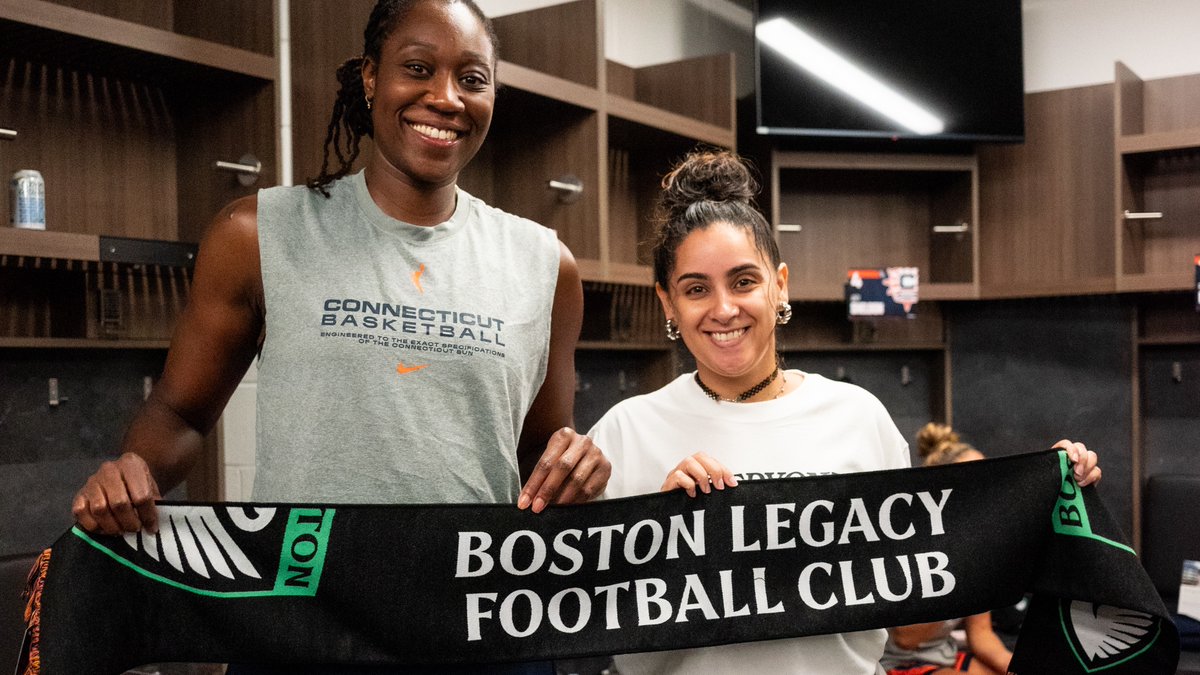 NWSLBoston's tweet image. New England energy 🔥
Connecticut Sun players and staff repped Boston Legacy ahead of their game tonight at TD Garden.