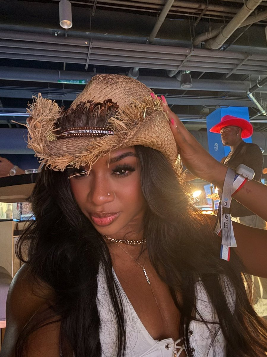 Kaychelle👑 tweet media
