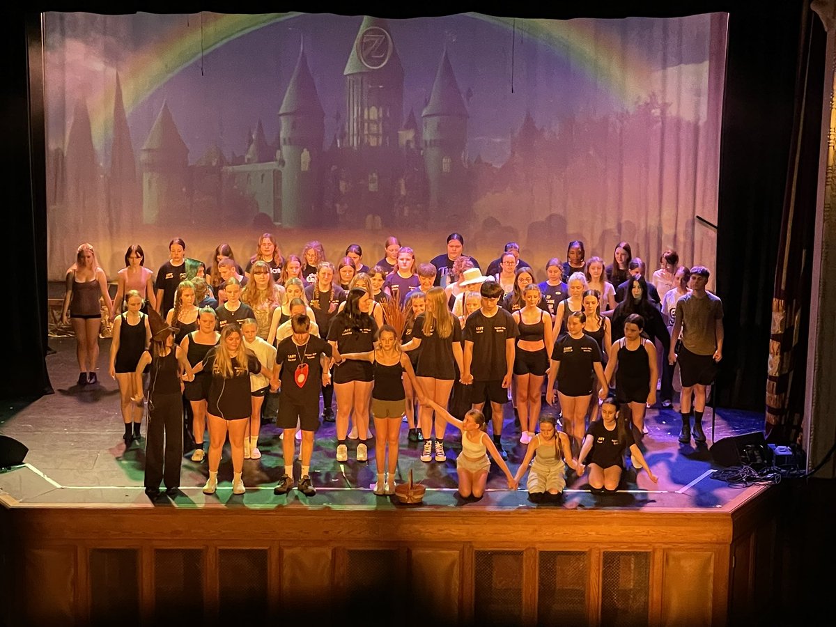 Awesome opening night! What a show! If you haven’t booked in for Thursday yet, then you need to! More seats added in the balcony :) 

Rehearsal photo from today-hands were tied on cues at the end of the show-it’s even better in costumes and lights! 

newbridgememo.co.uk/events/wizardo…