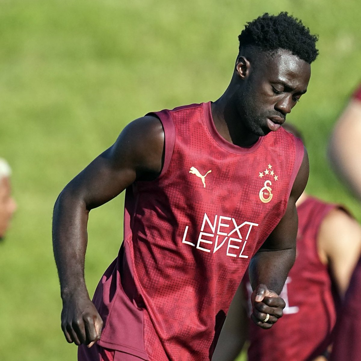 Davinson'u satanı biz de satarız. Bizimkilerin böyle bir şey yapacağını düşünmüyorum.