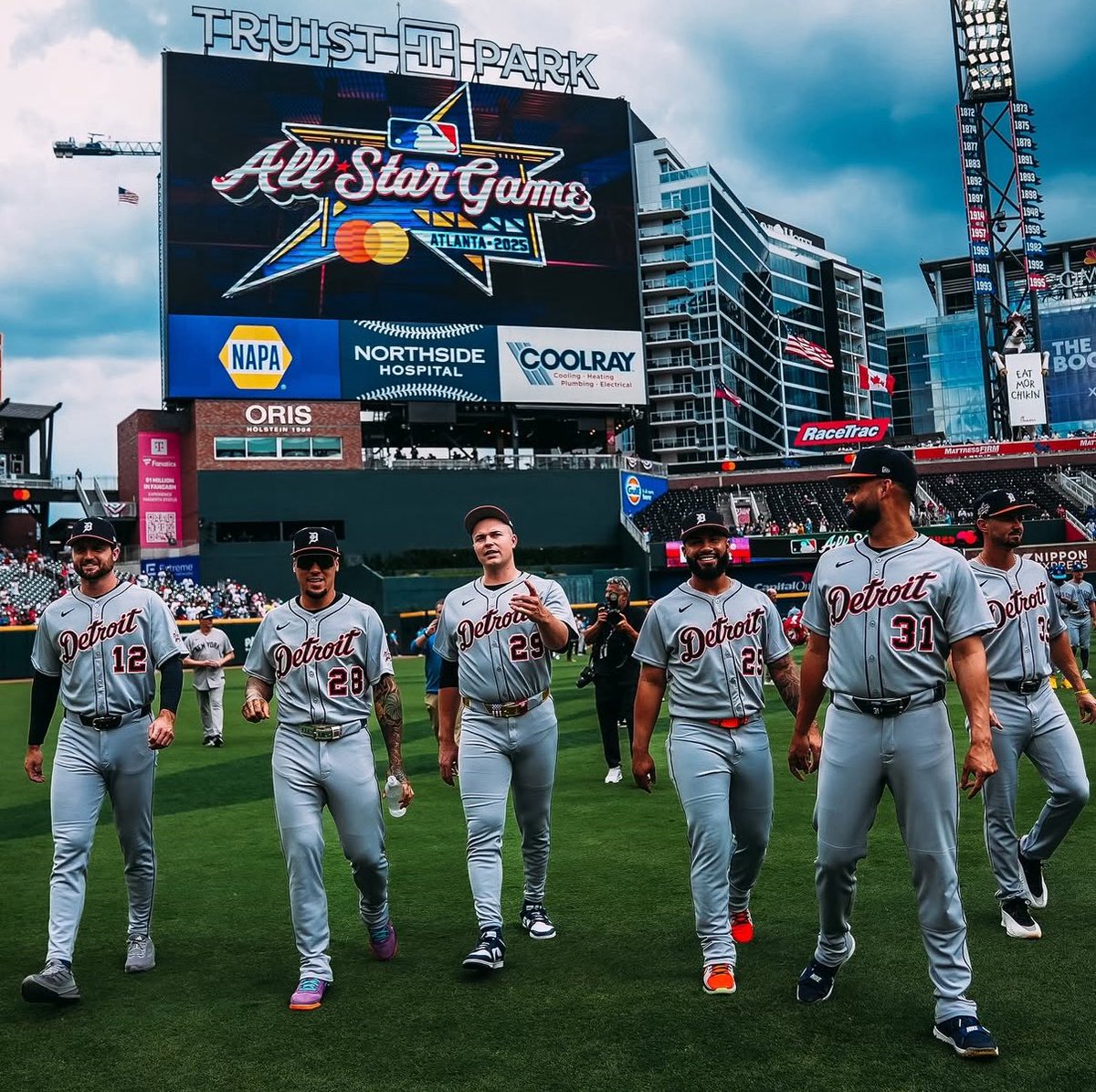 tonydombrowski's tweet image. Good luck tonight to our Detroit Tigers All-Stars! 猸愶笍馃悈馃敟
#RepDetroit | #AllStarGame
馃摳: @tigers