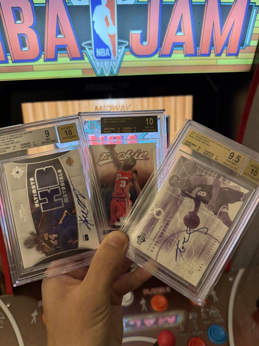xrpbossm8's tweet image. Picked up a few Kobe autos and a black label LeBron. @CardsMax