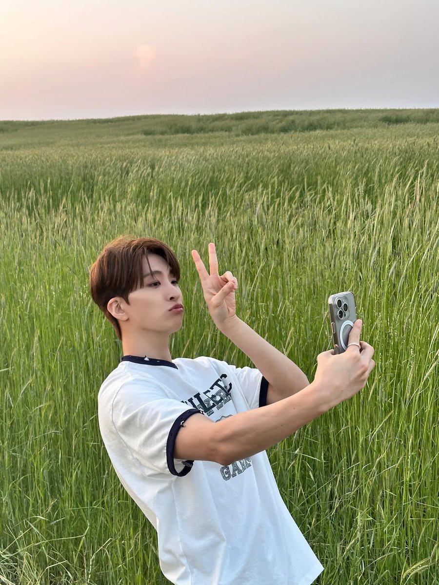 for youngjae (@youngjaepic) on Twitter photo 