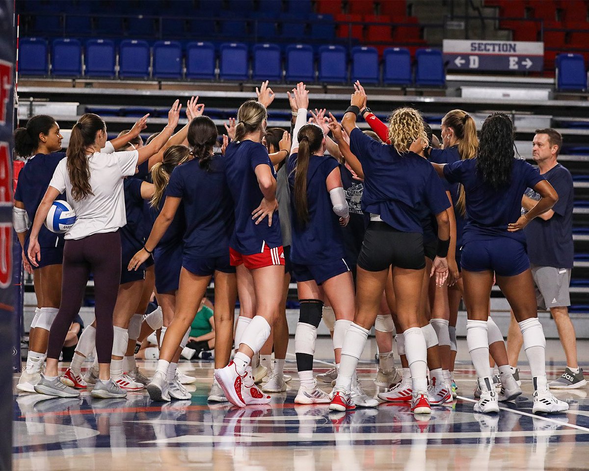 FAUVolleyball's tweet image. Another great day of camp in Paradise! ๐คฉ
#WIP๐๏ธ