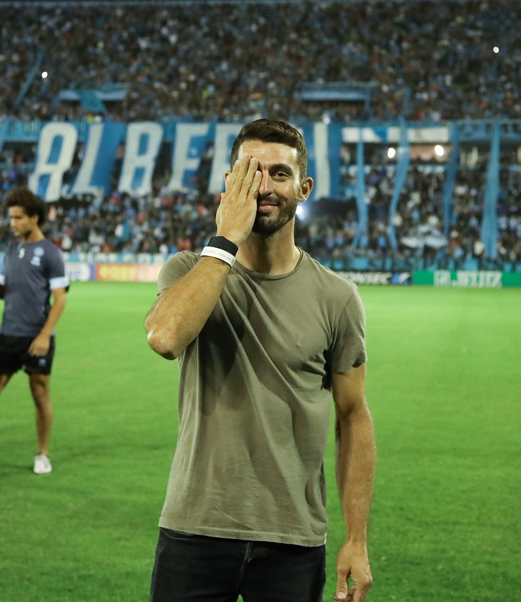 #EmbajadoresPiratas

Saludamos y felicitamos a José María “Pechito” López, hincha y socio de #Belgrano, por su triunfo en las 6 Horas de San Pablo, por el Campeonato Mundial de Resistencia de Automovilismo. 🏴‍☠️🏆🏁🚘