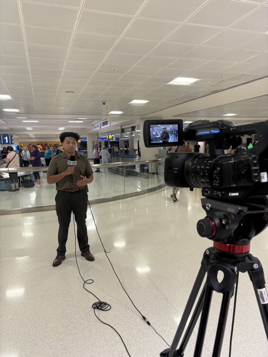 HiBranFlakes's tweet image. At Sky Harbor to give you the latest about TSA’s new policy about keeping your 👞 on during screening.