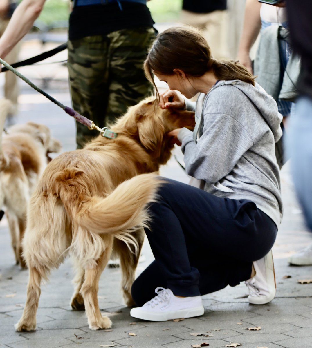nportmanonline's tweet image. Natalie Portman on the set of the new rom-com ‘Good Sex’ in New York City. 🤍🐕