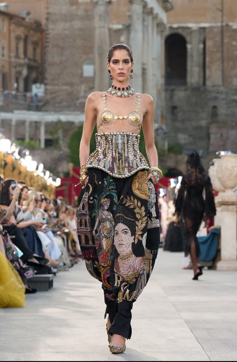 IvoryMali's tweet photo. Dolce &amp; Gabbana Alta Moda 2025 https://t.co/h9Q0VGaoZc