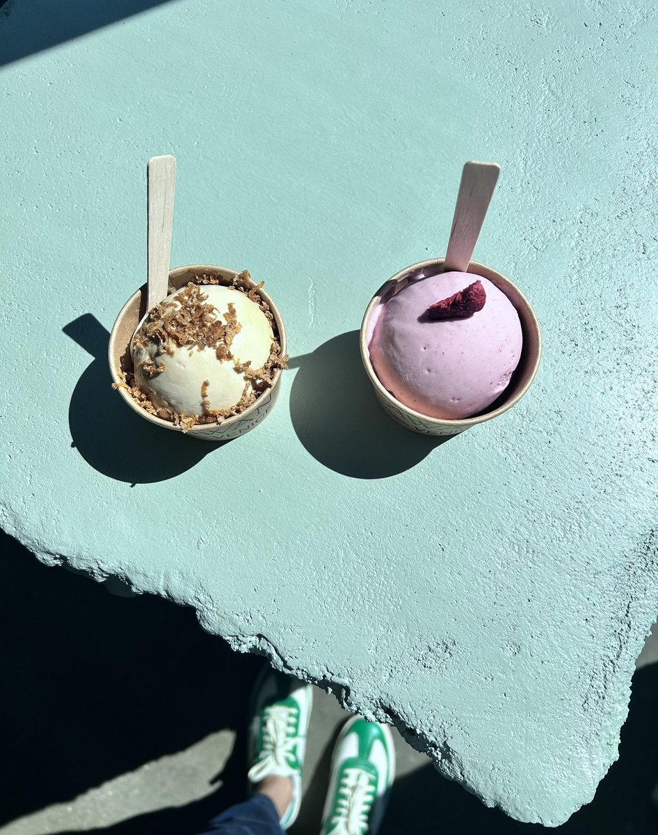 Blush painter 🖤 tweet media