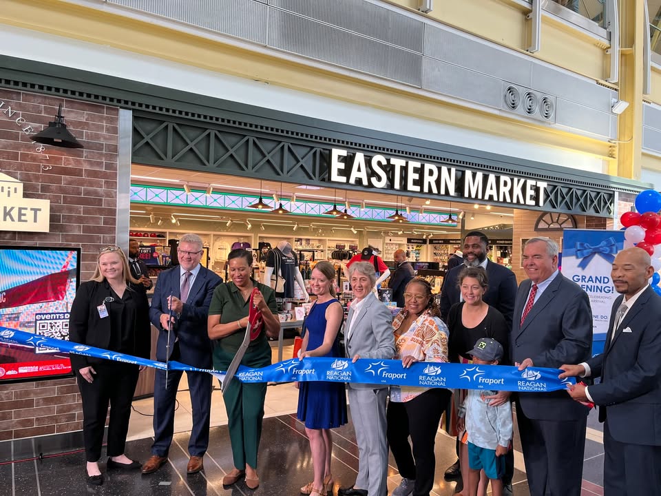 Reagan_Airport's tweet image. Yesterday, we had a grand opening celebration for WHSmith’s newest shops at the airport, accompanied by some very special guests! These locally inspired concepts showcase the region’s unique offerings right at the airport.
We would like to express our gratitude to Mayor…