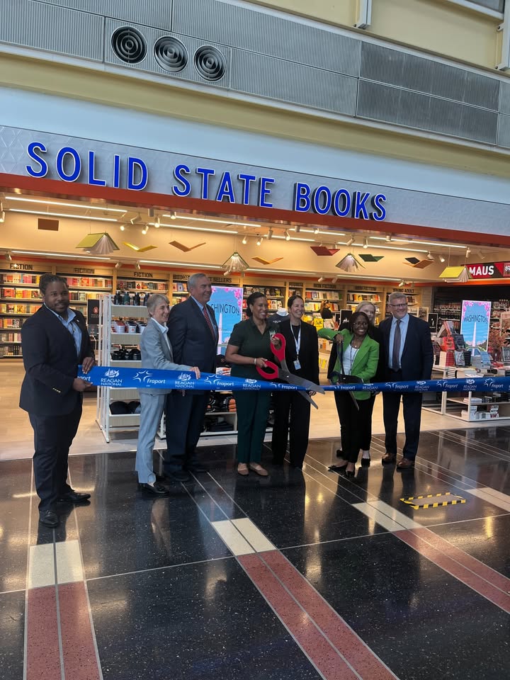 Reagan_Airport's tweet image. Yesterday, we had a grand opening celebration for WHSmith’s newest shops at the airport, accompanied by some very special guests! These locally inspired concepts showcase the region’s unique offerings right at the airport.
We would like to express our gratitude to Mayor…