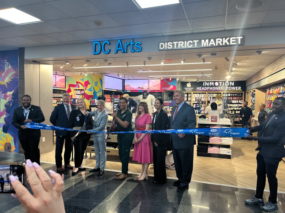 Reagan_Airport's tweet image. Yesterday, we had a grand opening celebration for WHSmith’s newest shops at the airport, accompanied by some very special guests! These locally inspired concepts showcase the region’s unique offerings right at the airport.
We would like to express our gratitude to Mayor…