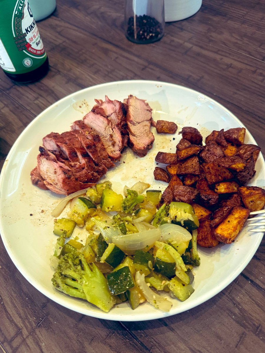 MMAKuzzi's tweet image. Reverse seared smoked pork tenderloin 🙂‍↔️ @peta what’s up