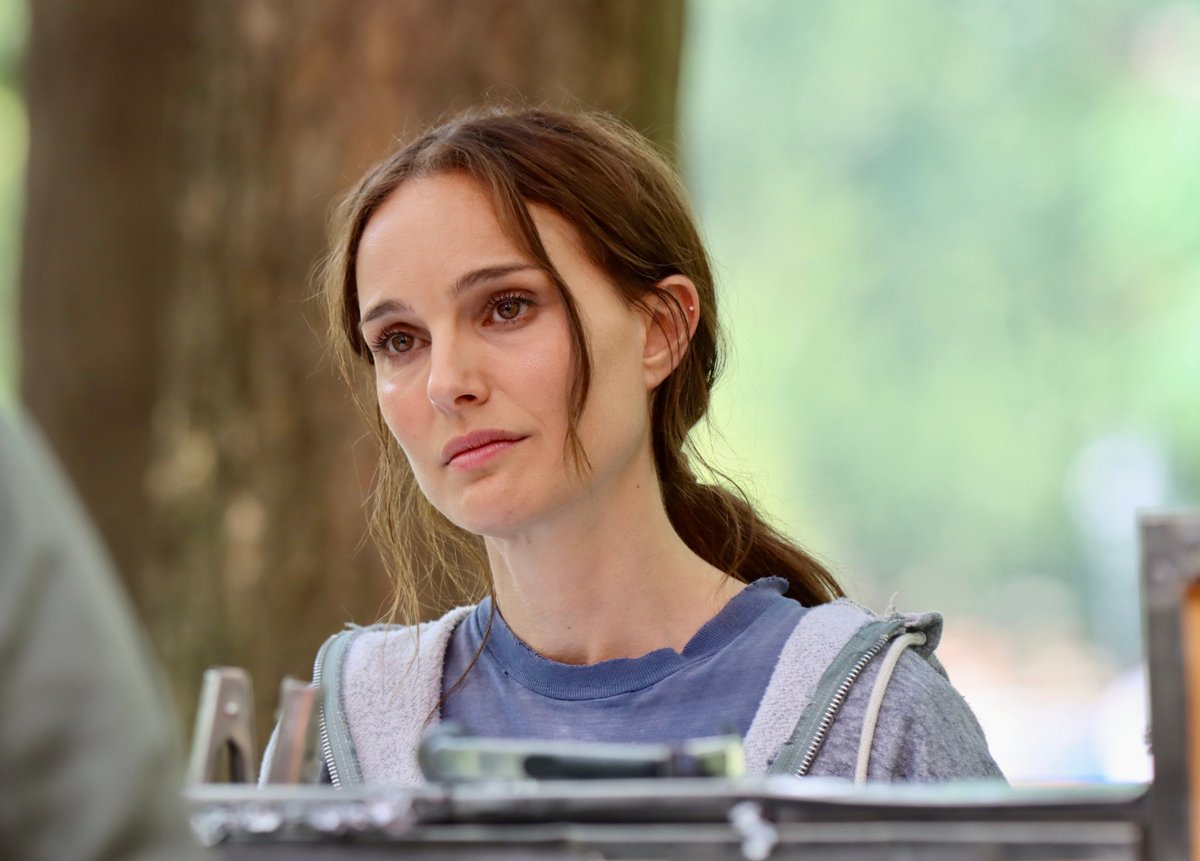 nportmanonline's tweet image. Natalie Portman on the set of the new rom-com ‘Good Sex’ in New York City.