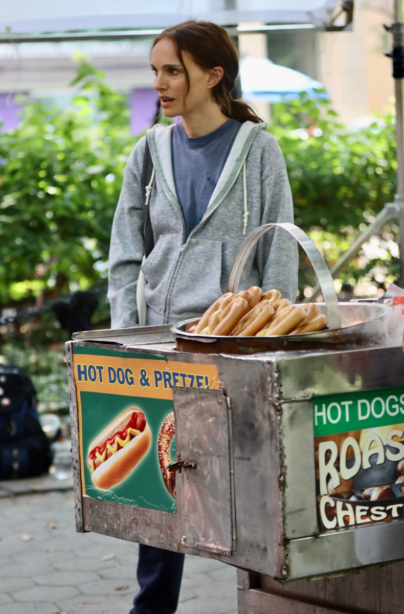 nportmanonline's tweet image. Natalie Portman on the set of the new rom-com ‘Good Sex’ in New York City.