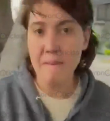 Pierde los estivos, una mujer intentó agredir a un hombre tras un conflicto vial en 31 Oriente, antes del bulevar 5 de Mayo.  La conductora de una camioneta BMW placas TVU026B, no dejaba de insultar al otro automovilista, quien la grababa con su celular.