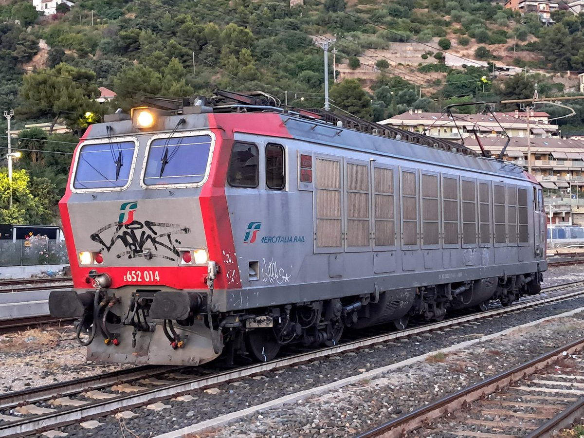 La saison des pélerins Italiens bat son plein! Après les trains de nuit entre Brive et Toulouse, me voici de retour sur la côte d'Azur! ☀️