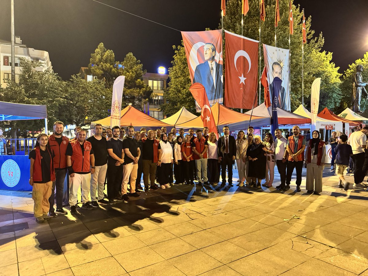 🇹🇷 Zaferin Adı Türkiye 🇹🇷

15 Temmuz Demokrasi ve Milli Birlik Günü etkinlikleri kapsamında akşam namazının ardından sporcularımız ve gönüllü gençlerimizle birlikte Anıtpark Meydanı’na yürüdük.

Mehteran takımının coşkulu gösterisiyle başlayan program, dualar ve Kur’an