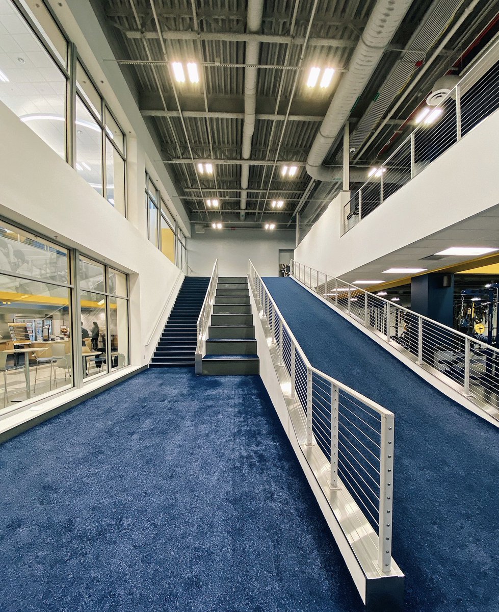 SportsDissected's tweet image. Not your average weight room. @UMichAthletics’ South Complex powers Olympic sports, like rowing, lacrosse and track & field—together under one roof.
A rare setup in college athletics.📸👇