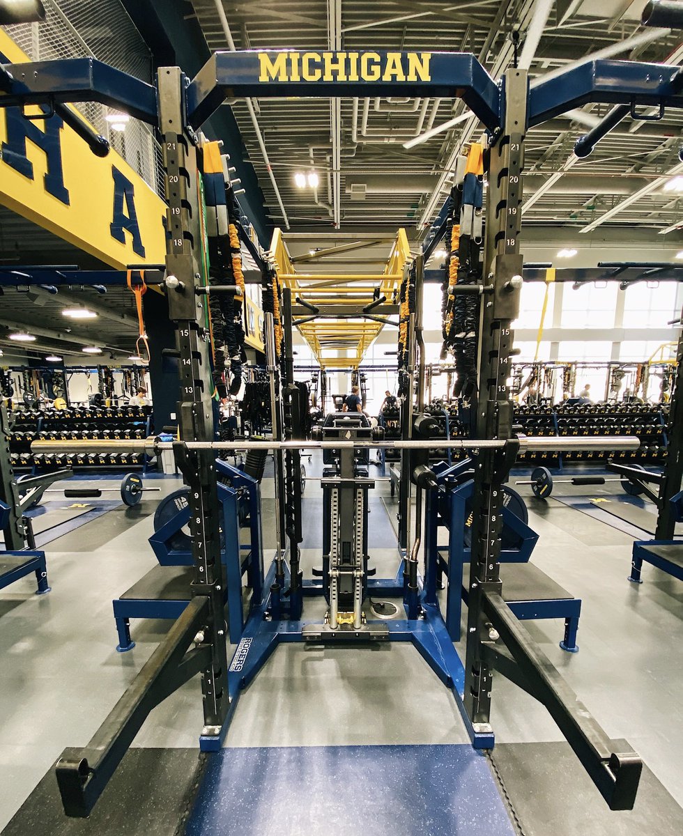 SportsDissected's tweet image. Not your average weight room. @UMichAthletics’ South Complex powers Olympic sports, like rowing, lacrosse and track & field—together under one roof.
A rare setup in college athletics.📸👇