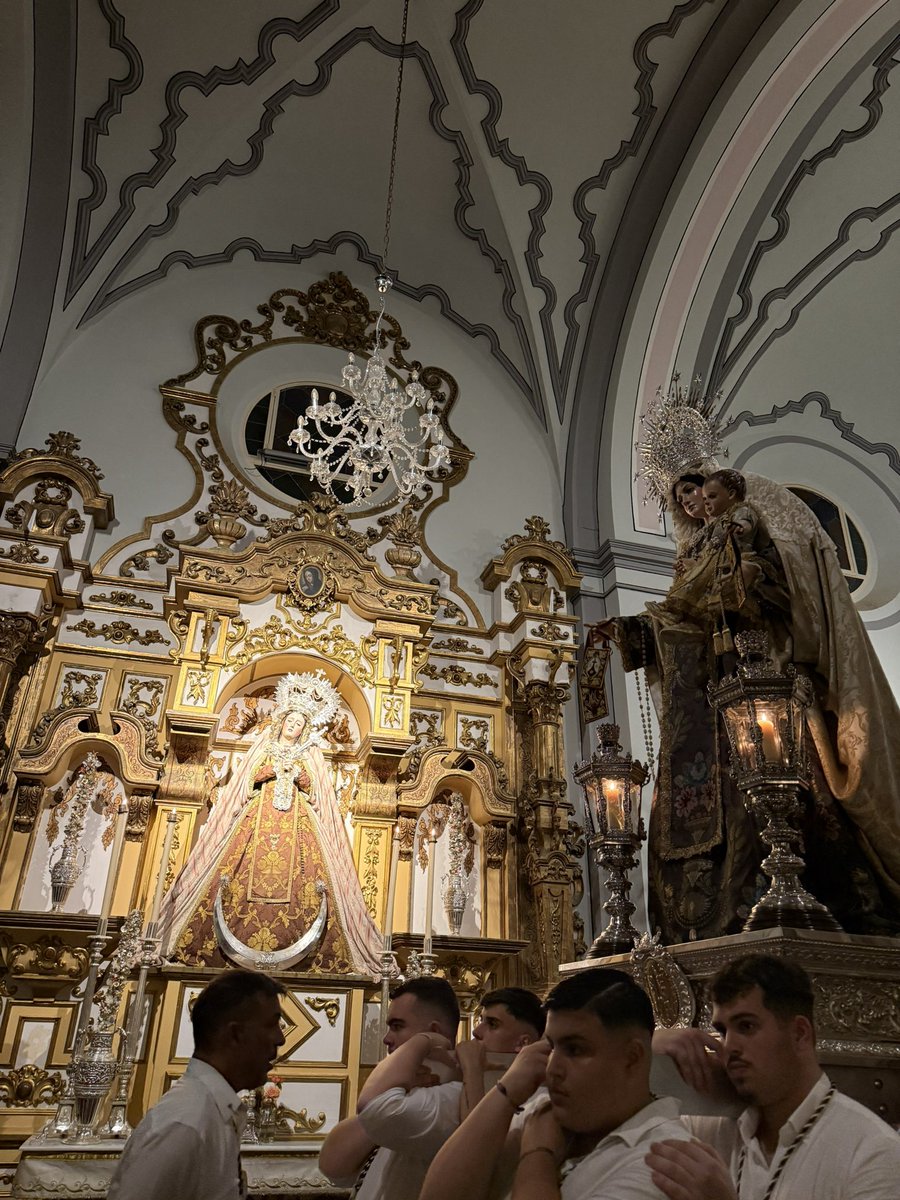 La imagen de Nuestra Señora del Carmen ( <a href="/hdadcarmenped/">Carmen de Pedregalejo</a> ) saluda a nuestros Sagrados Titulares en su tradicional felicitación. 

Que la Santísima Virgen os colme de bienes espirituales. 
#CofradíasMLG