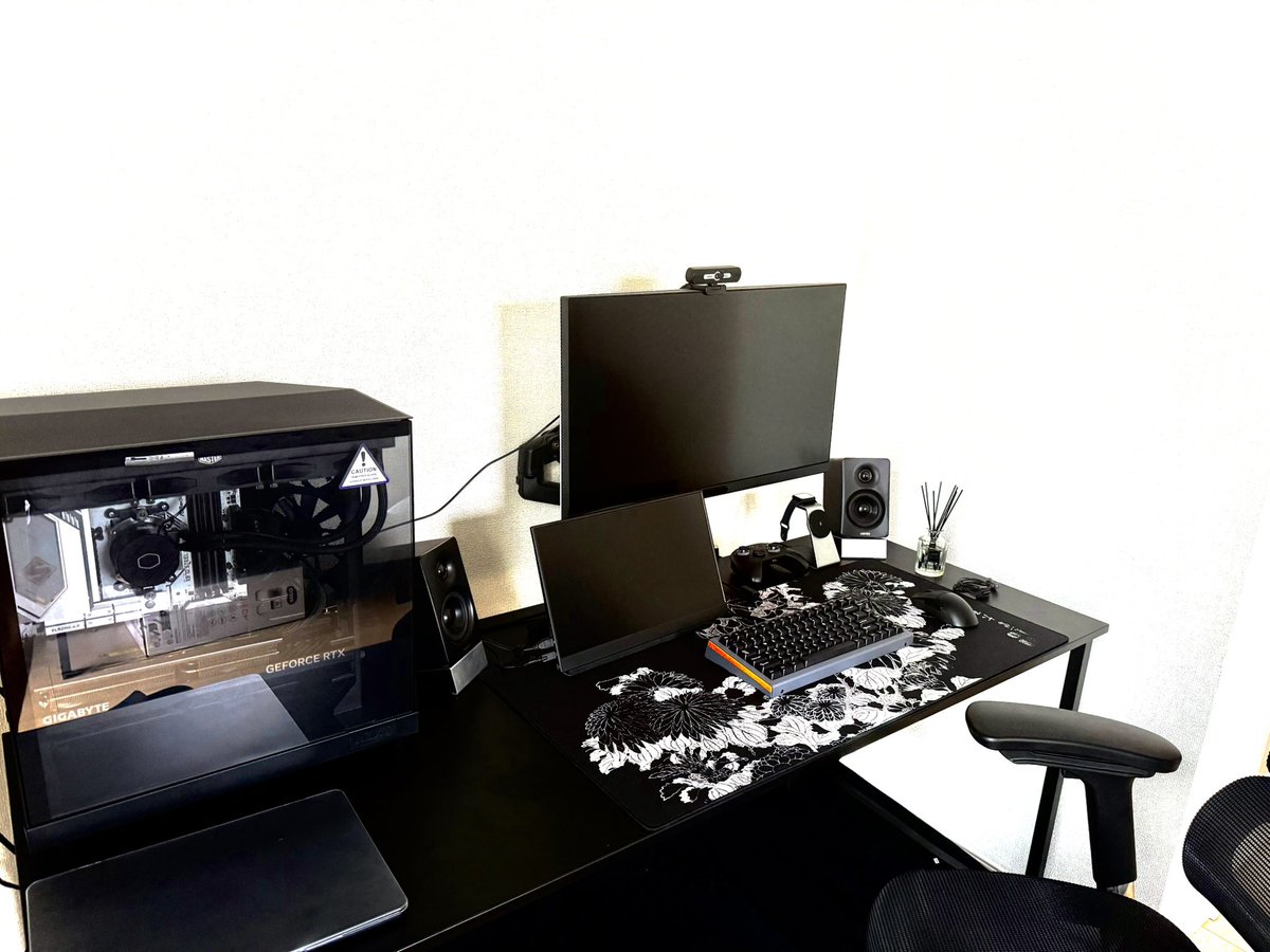 serori728's tweet photo. おはようございます。
低気圧がしんどい

#desksetup https://t.co/xOVZ1g0S7R