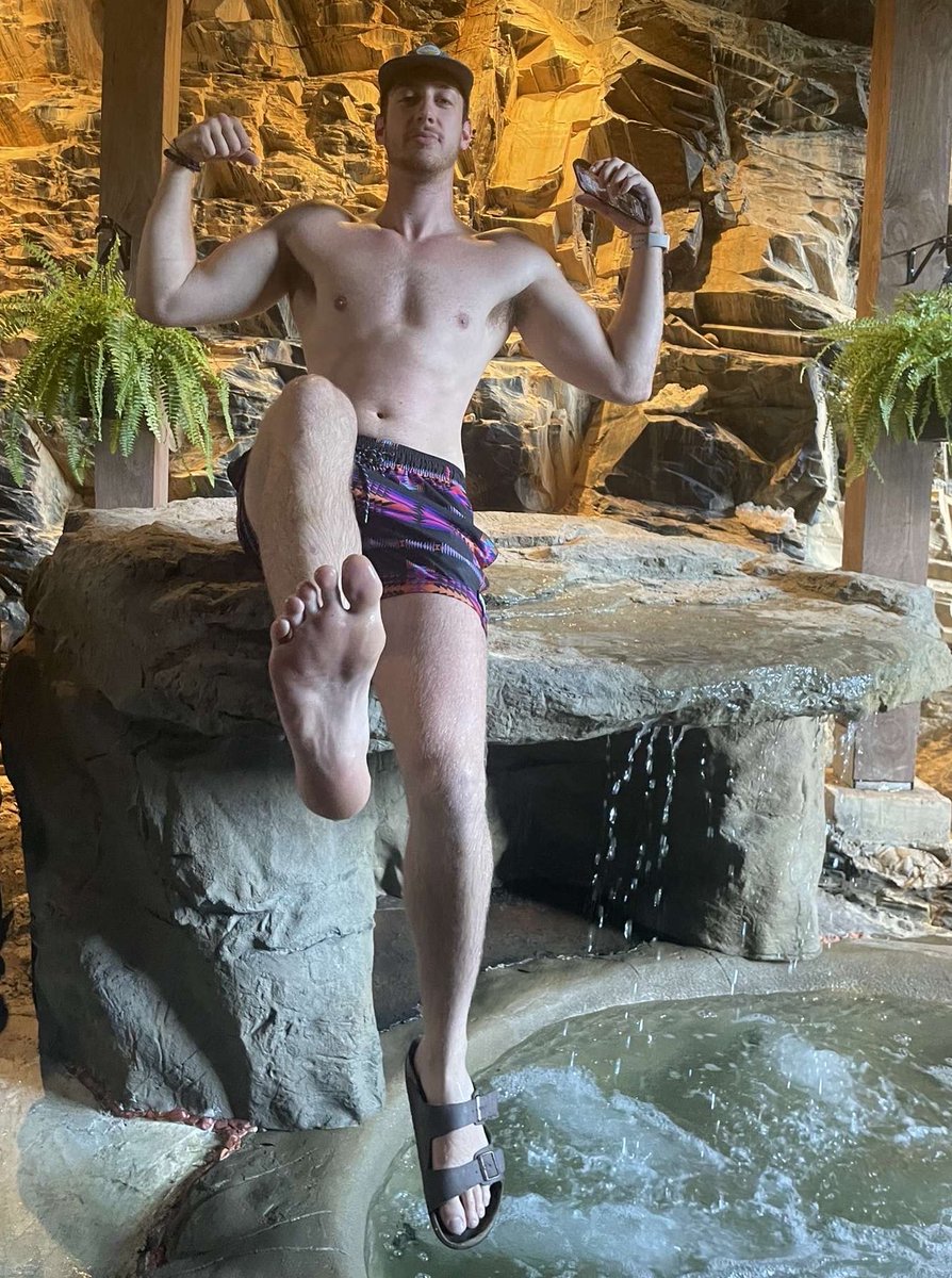 Master Robert tweet media