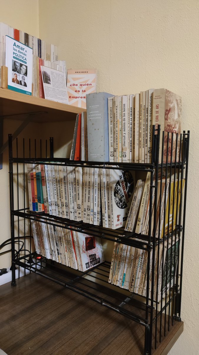 Un rincón excepcional para colocar los libros de ZYX: una estantería que adquirió el militante Máximo Mata precisamente para estos libros en la Delegación de Burgos.
Gracias por esta herencia, por toda 🫂