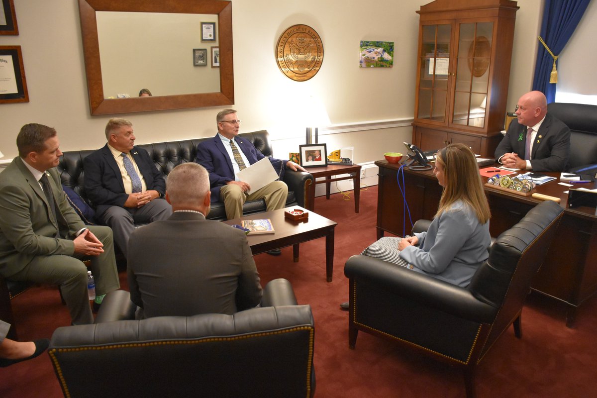 RepDaveTaylor's tweet image. .@OhioCornWheat advocates for Ohio’s corn & small grain farmers to ensure they have the support they need to keep putting food on families’ tables.
Today I talked with them about all the wins in the One Big Beautiful Bill for farmers – including increasing & making permanent the…