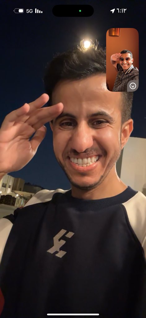 لا تامن العالم وبعض الصداقه 
خلك بجنب اخوك وعيال عمك

وخلك مع اللي يحتمون الرفاقه
تبقى معك فالعسر وتشيل همك

الله لايجعلنا من الي ينكرون ويجحدون الخوة
أنا معك اليوم ودوم ومبروووووك يبو نايف 🤩💙💙

R8 on top 😎
