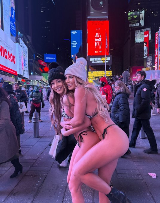 Watch Karin Hart's leaked NSFW photo on TwXstars