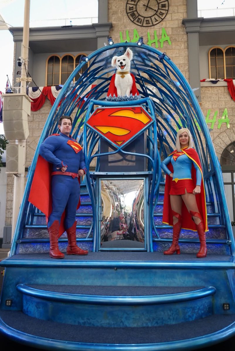 Representada de mejor manera la Fortaleza de la Soledad pero necesito carroza en Parque Warner comandada por Krypto.

Esta es de Movie World Australia