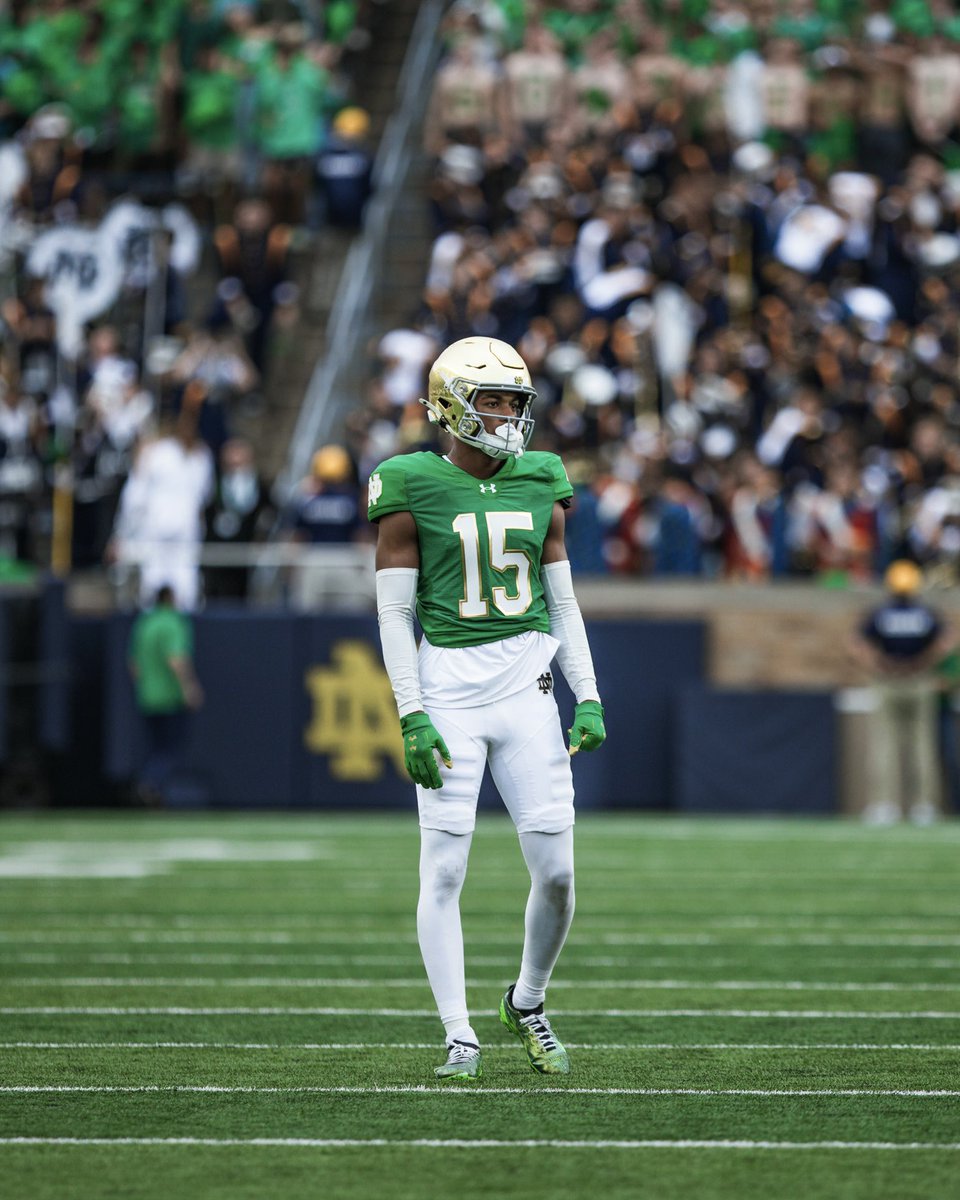FightingIrish's tweet image. 📷 #PhotosOfTheWeek, but make it the ‘best of’.
IRISH WEAR GREEN | It’s a statement every time.