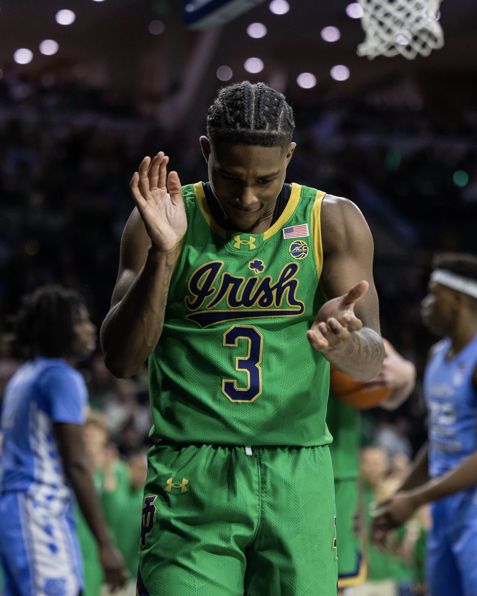 FightingIrish's tweet image. 📷 #PhotosOfTheWeek, but make it the ‘best of’.
IRISH WEAR GREEN | It’s a statement every time.
