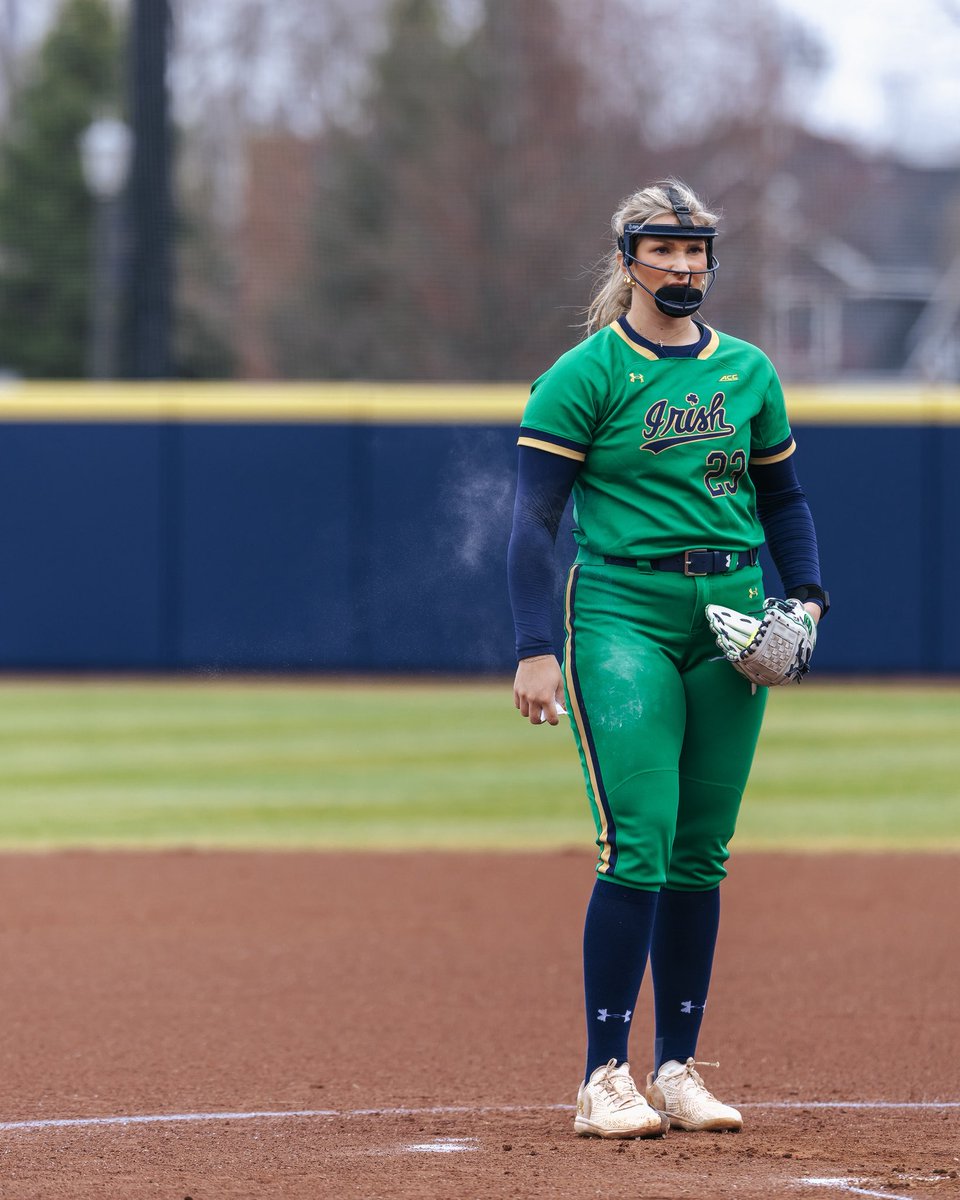 FightingIrish's tweet image. 📷 #PhotosOfTheWeek, but make it the ‘best of’.
IRISH WEAR GREEN | It’s a statement every time.