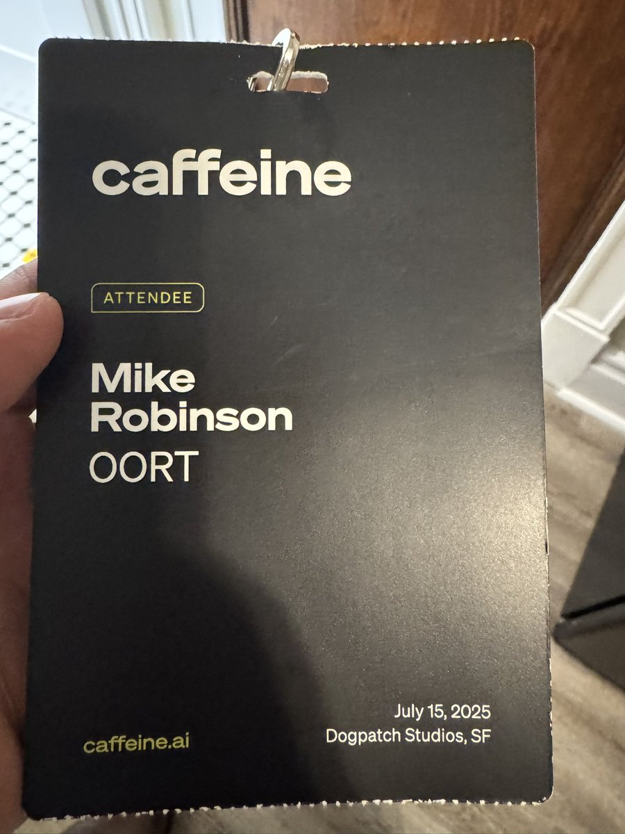 oortchair's tweet photo. Today marked the unveil of the highly anticipated https://t.co/R3DHf2CtyZ - self writing internet … there was a line and a wait to get inside but overall was definitely worth it! https://t.co/kTTBXuM1pX