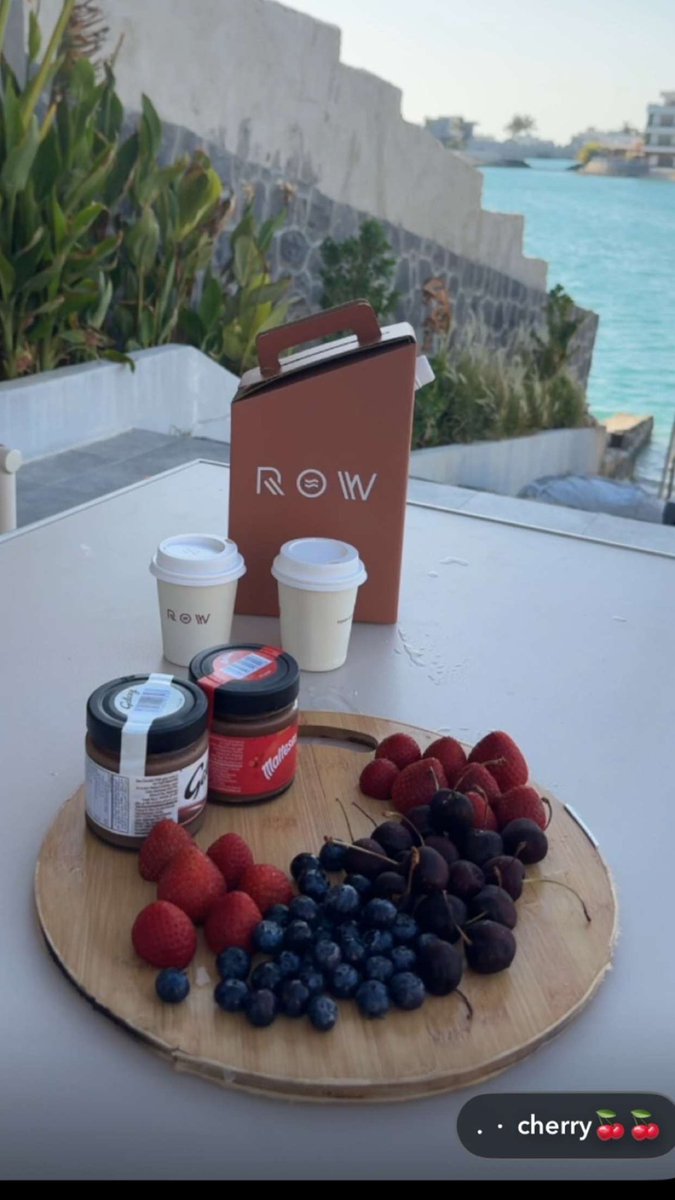 M19J6's tweet image. المرء كثييييير بعائلته ♥️♥️🥺..