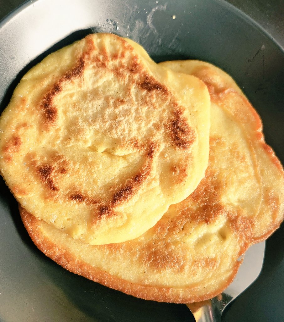 cajousque's tweet image. But also! Take a look at the arepas I made for the first time! :D
(I added too much water)